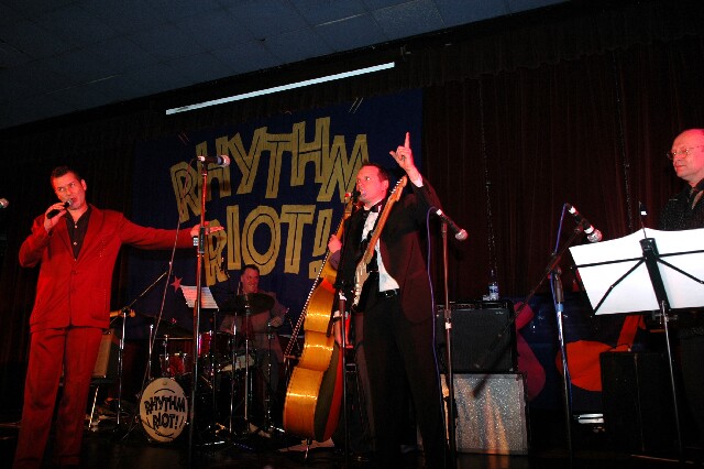 min 2007 11 24 riot 543